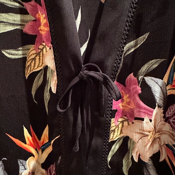 NWOT KONA SOL Hawaiian black floral tie-front tunic, size L/XL - Picture 6 of 7